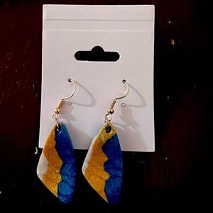 “Ocean & Sand Bliss” Silicone earrings gold, white and blue